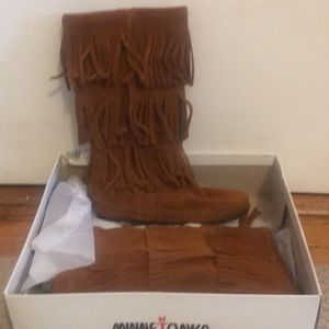 Minitonka moccasin boot
